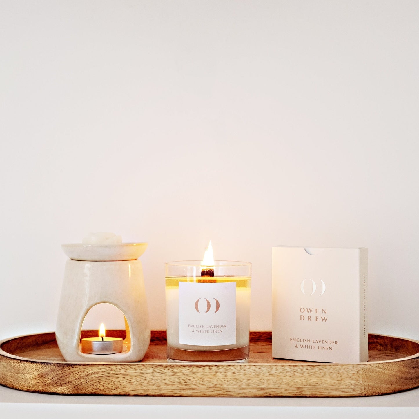 ENGLISH LAVENDER AND WHITE LINEN CANDLE (FLORAL COLLECTION)