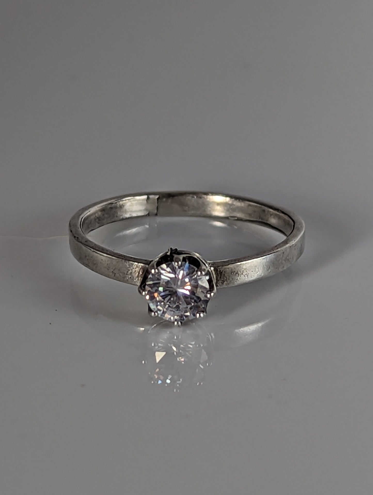 Silver Steed Delicate , unique silver zirconia ring