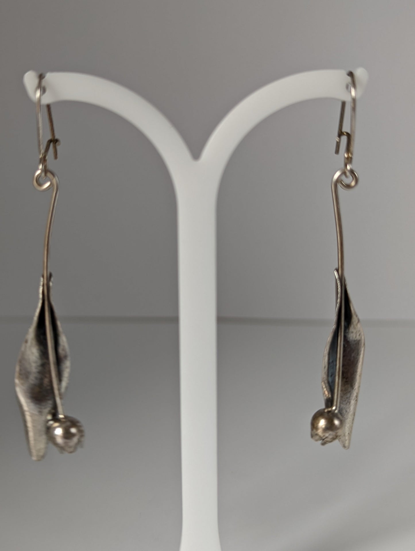 Silver Steed Tulip Dangling Earrings