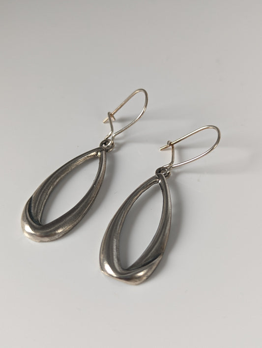 Silver Steed Oval Rope Dropped Earrings