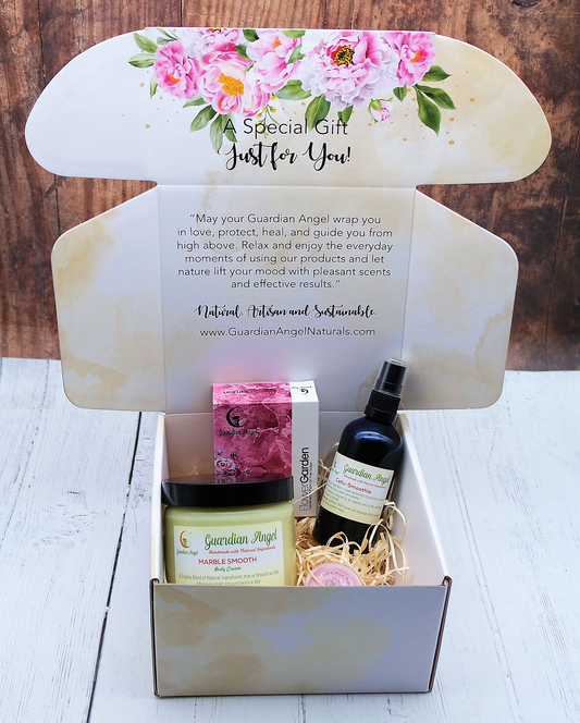 Make it Special with our LUXURY FULL BODY GIFT SET with a FREE! Lip Balm Pot