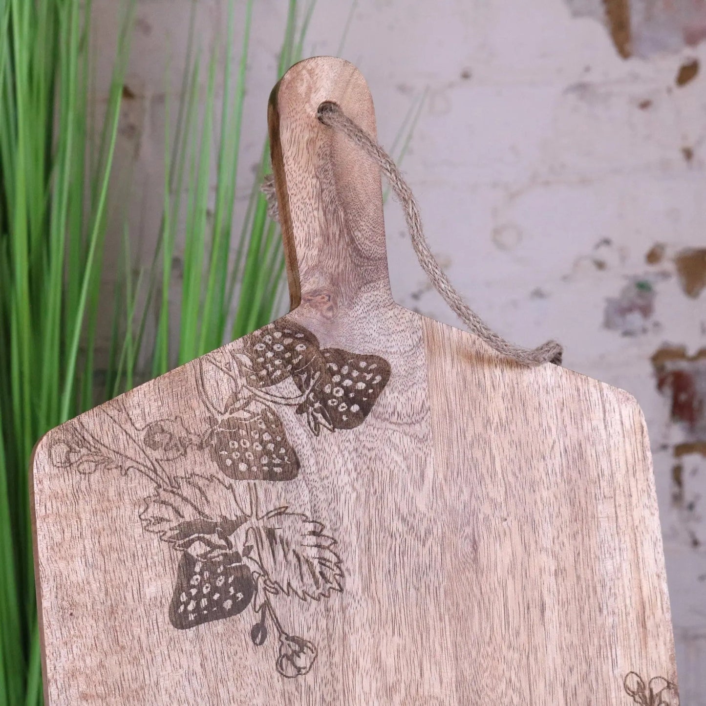 Thaniya Mango Wood Chopping Board Strawberry Design