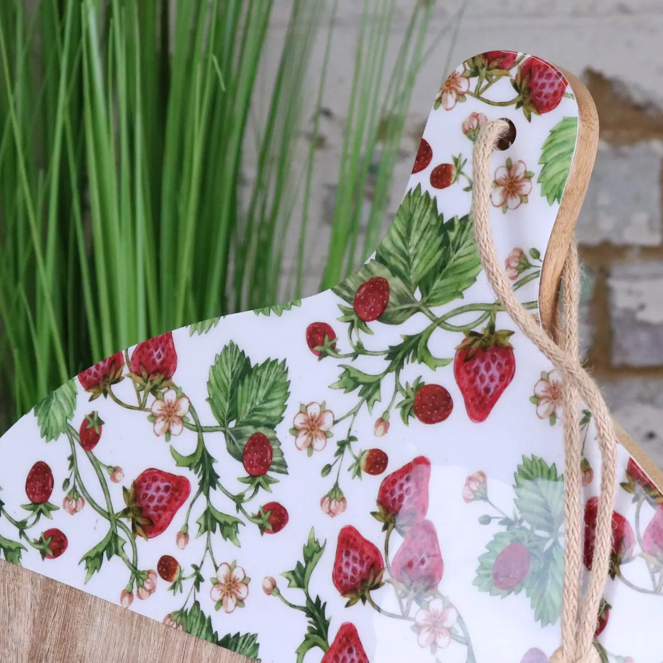 Thaniya Round Chopping Board 48cm Enamel Strawberry Field Design