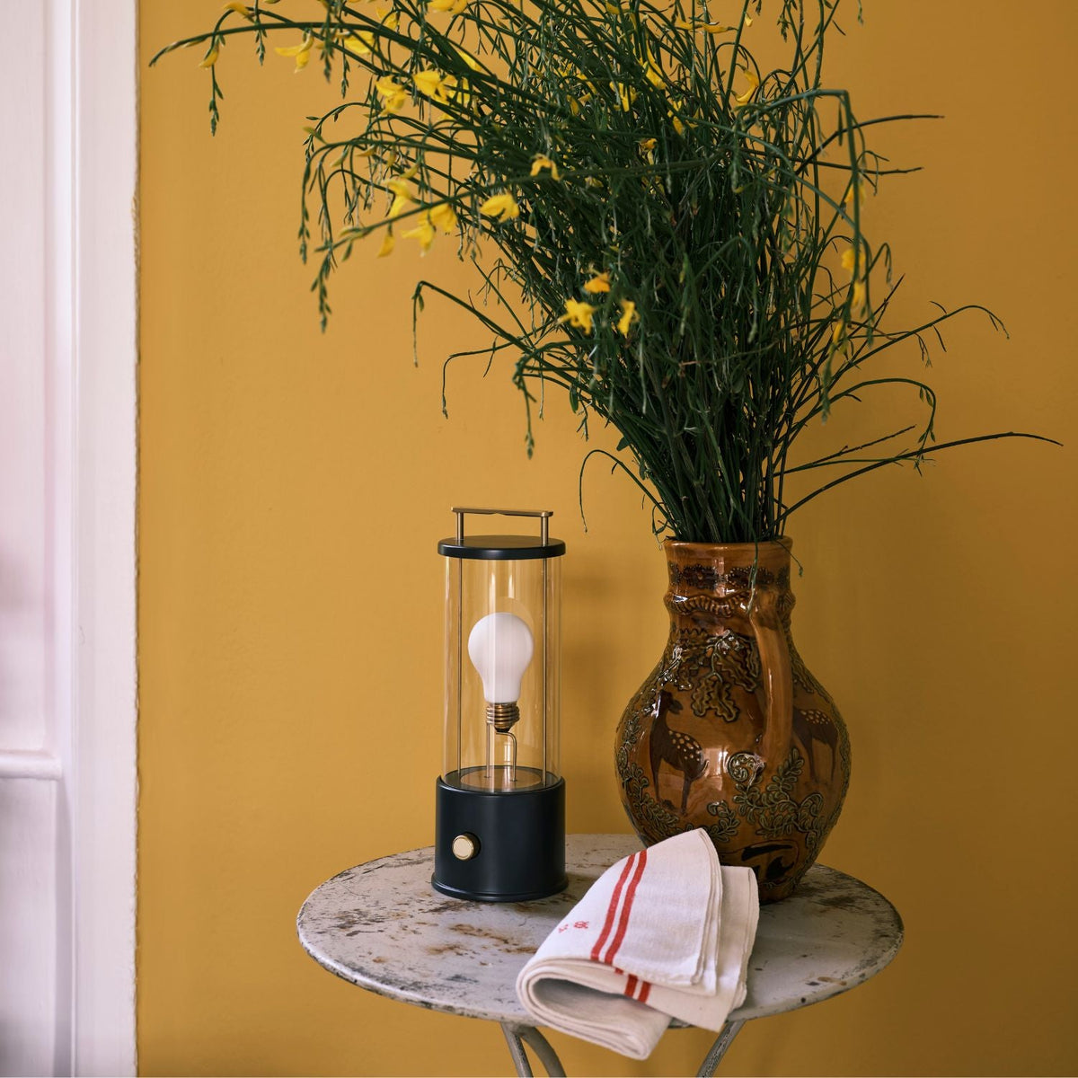 The Muse 1.0 Portable Lamp in Hackles Black Bundle
