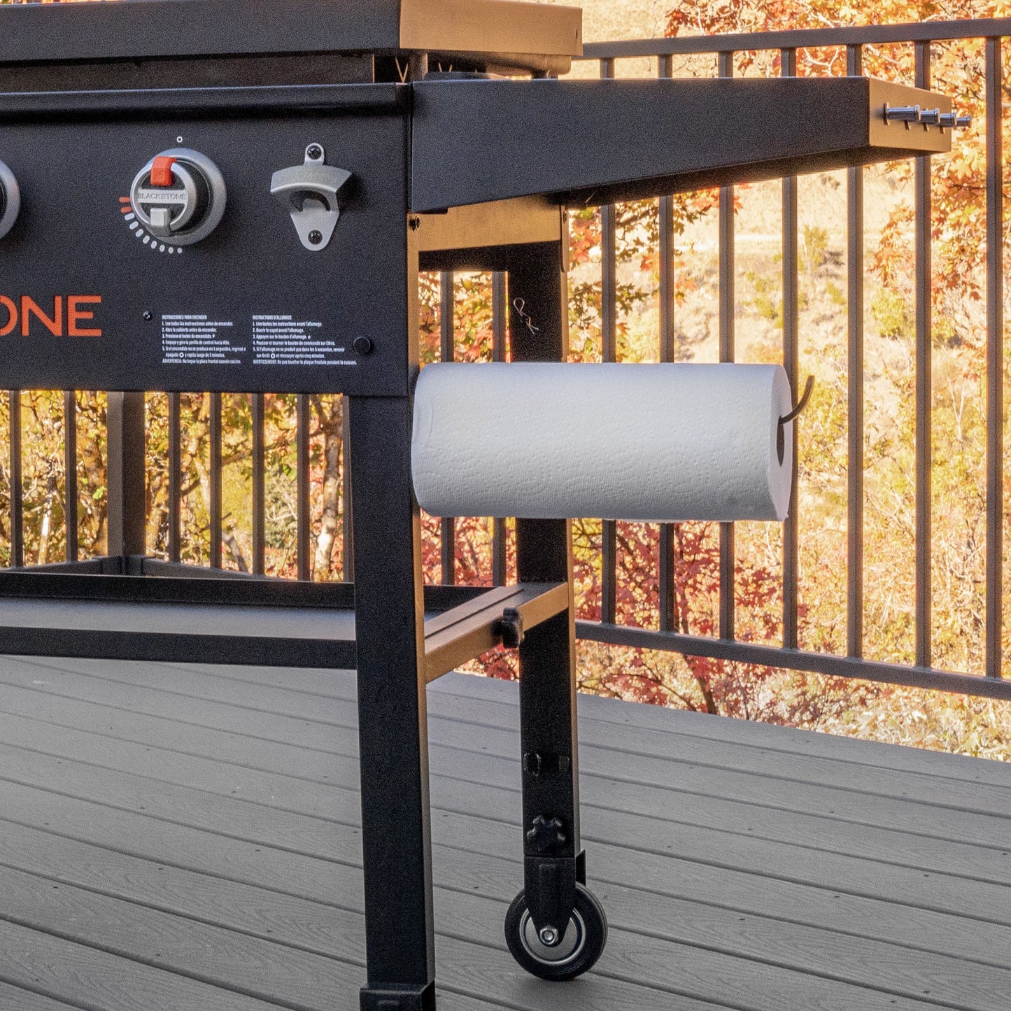 TheFoalyard Blackstone Original 36-inch Griddle with Hard Cover - paper towel holder