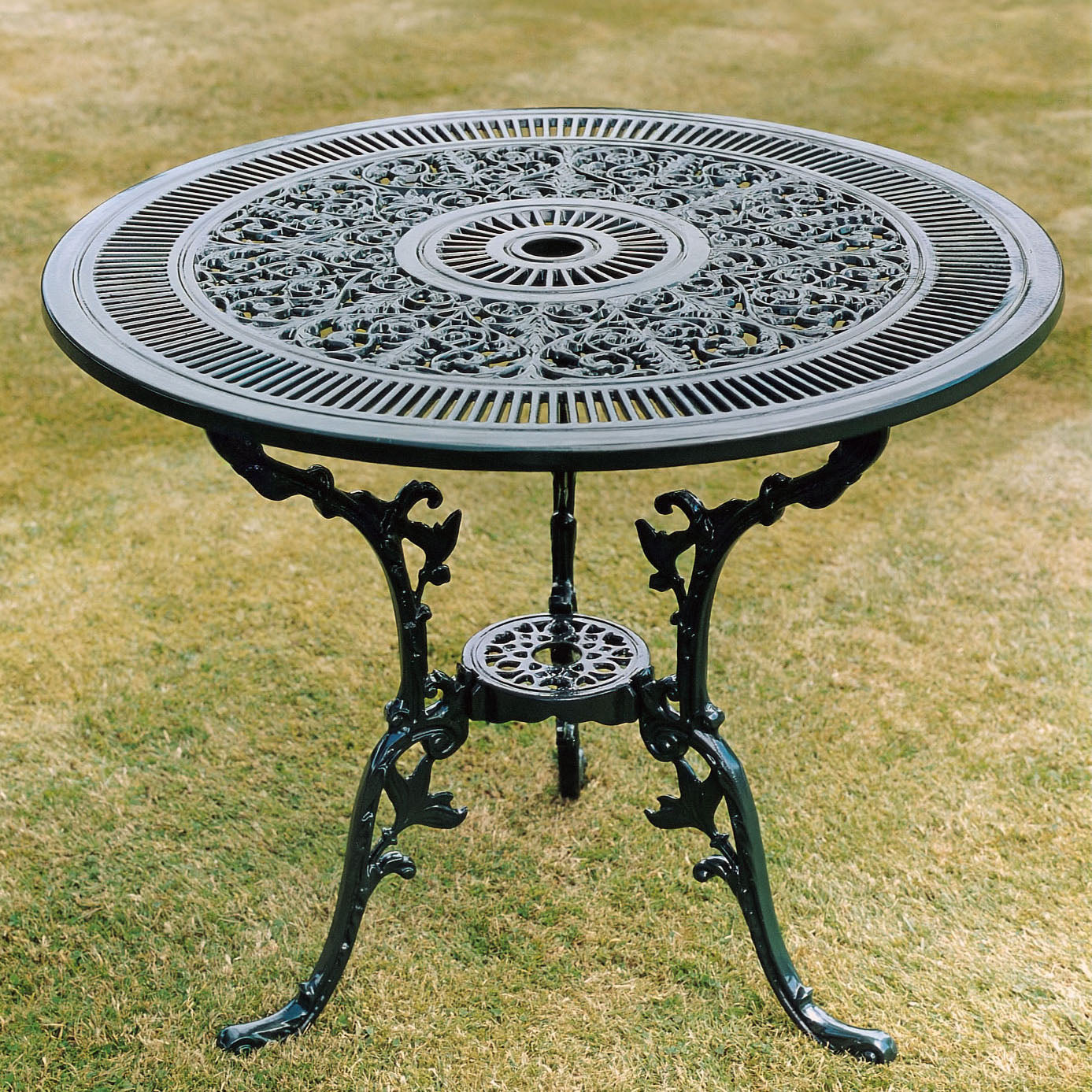The Foalyard Jardine Leisure Aluminium Coalbrookdale Round 81cm Table Garden Green Patio
