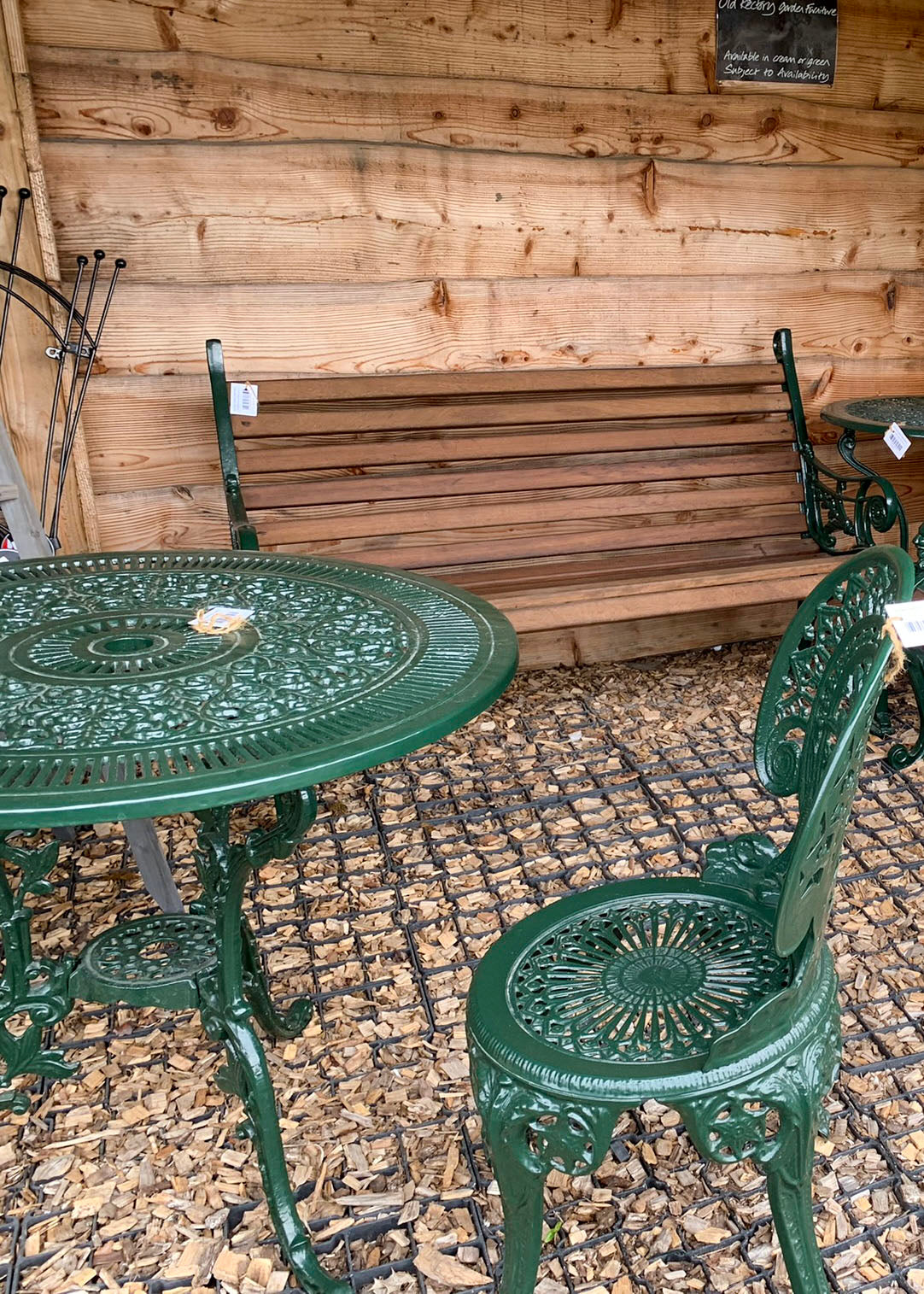 The Foalyard Jardine Leisure Aluminium Coalbrookdale Round 81cm Table and Chair Green