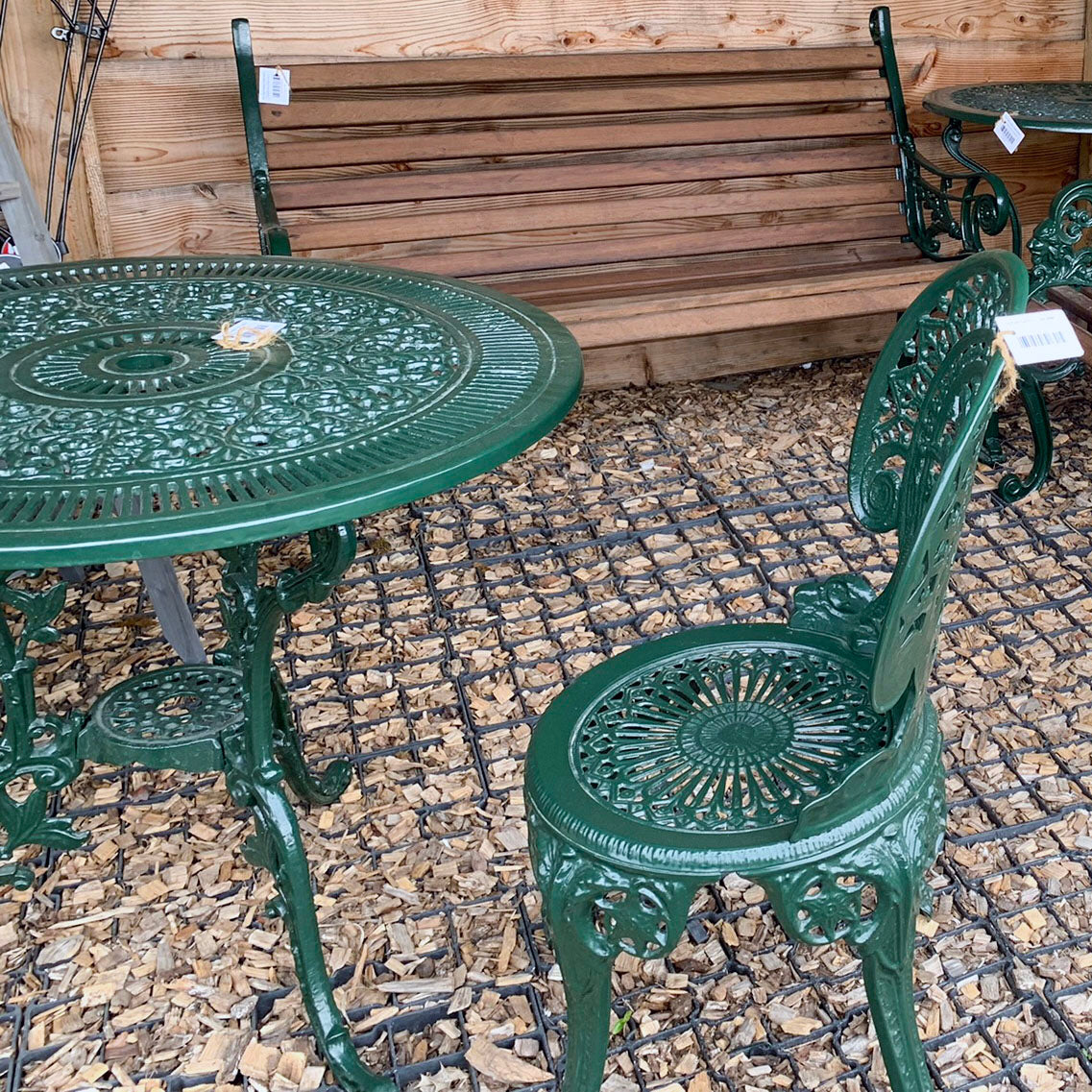 The Foalyard Jardine Leisure Aluminium Coalbrookdale Round 81cm Table and Chair Green Set