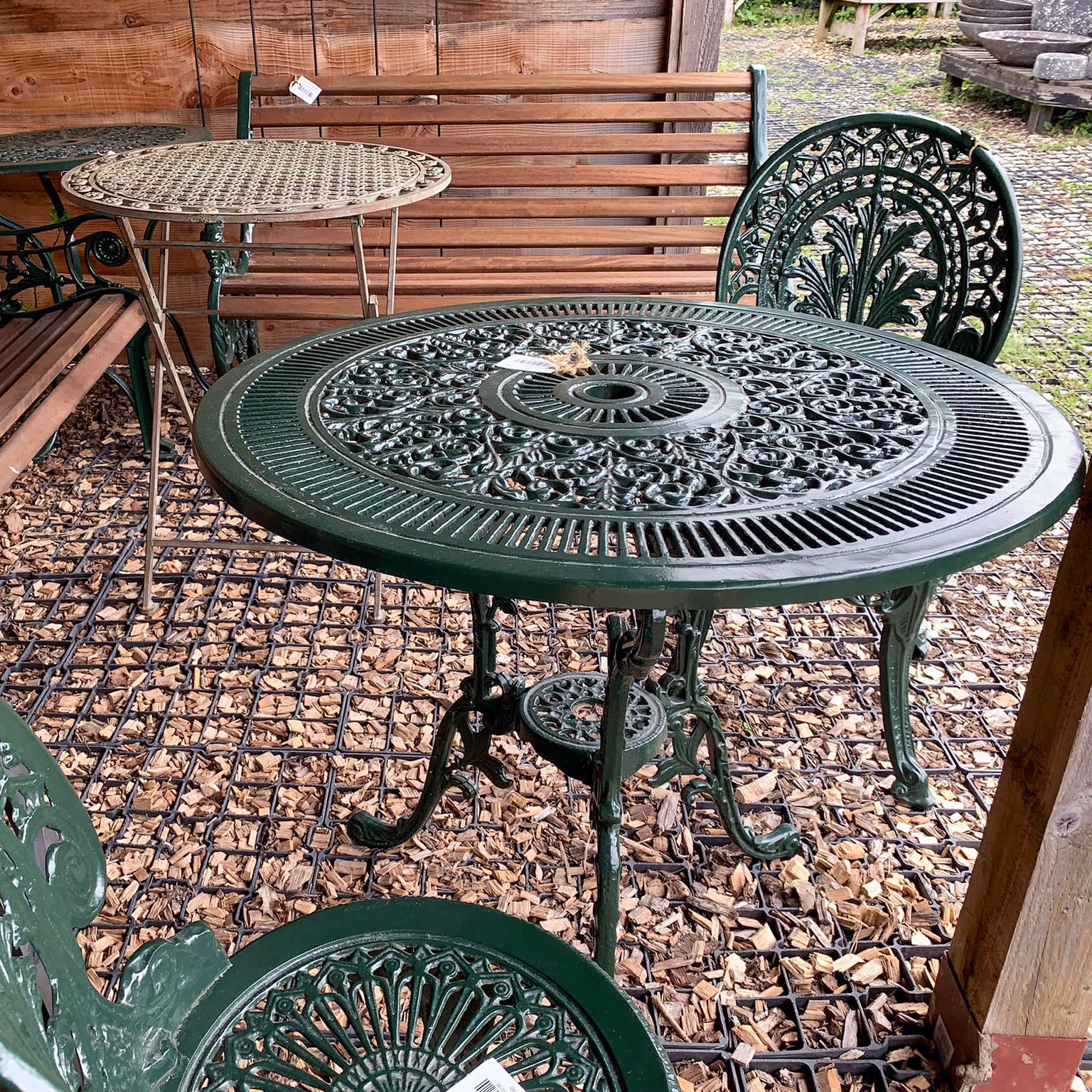 The Foalyard Jardine Leisure Aluminium Coalbrookdale Round 81cm Table and Chairs Green Set