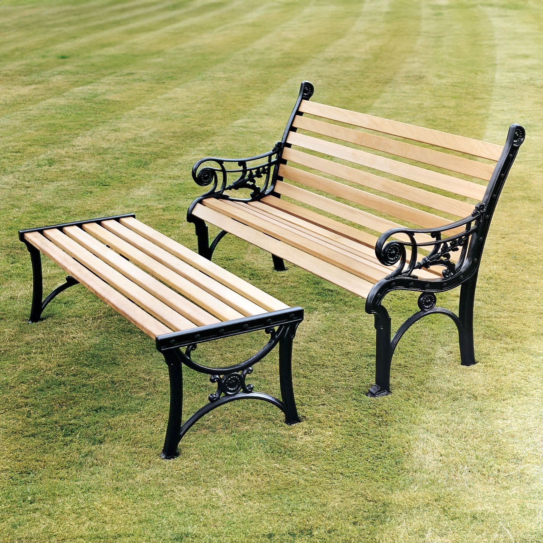 The Foalyard Jardine Leisure Aluminium Edwardian Bench with Coffee Table Set