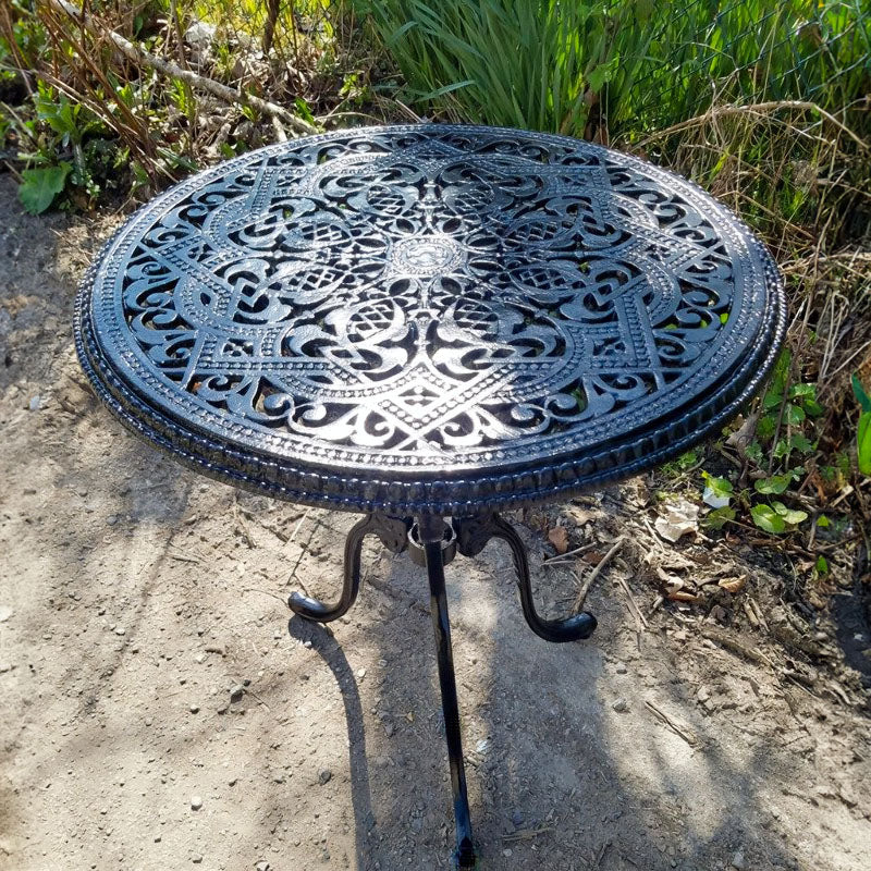 The Foalyard Jardine Leisure Aluminium Grape Round 61cm Table