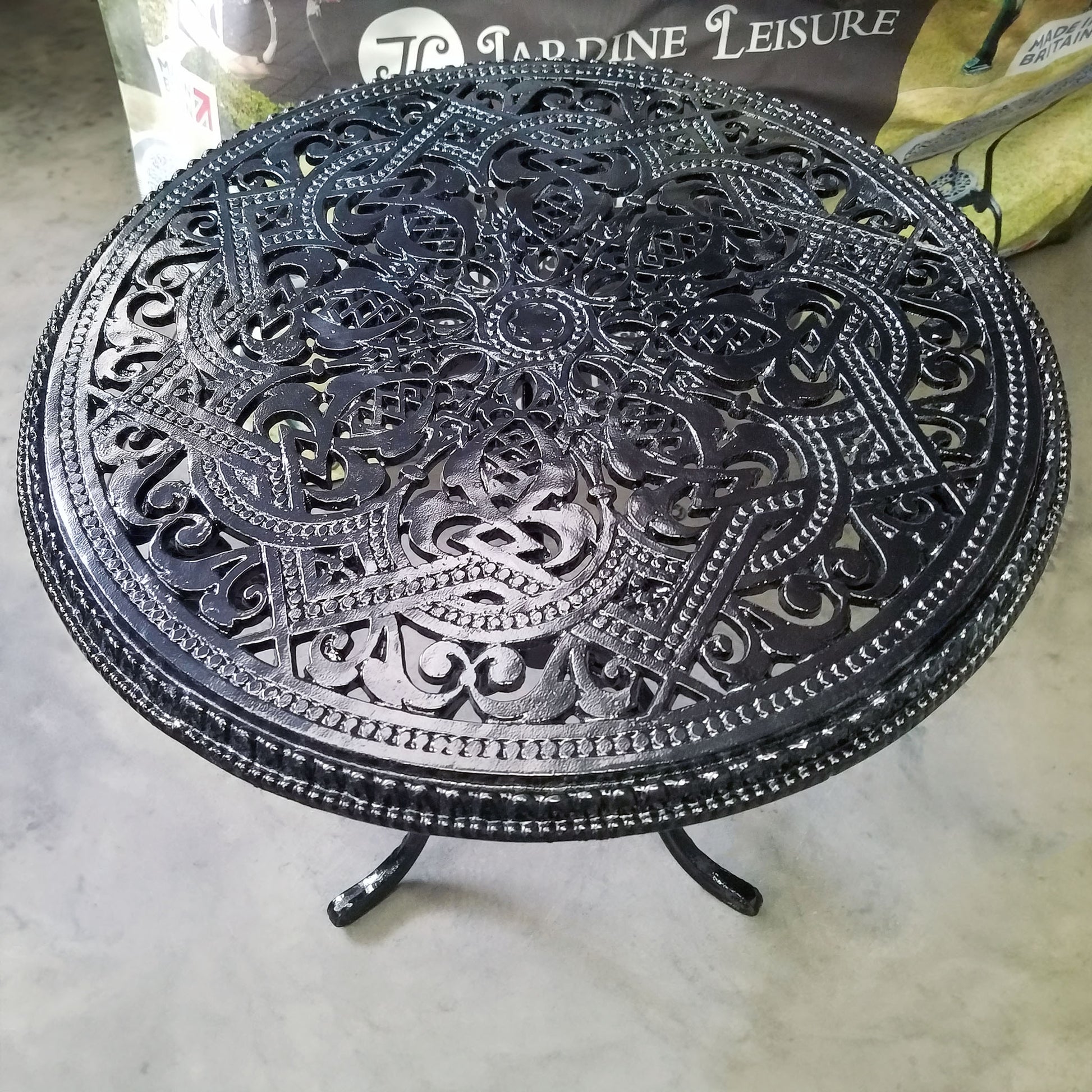 The Foalyard Jardine Leisure Aluminium Grape Round 61cm Table top view