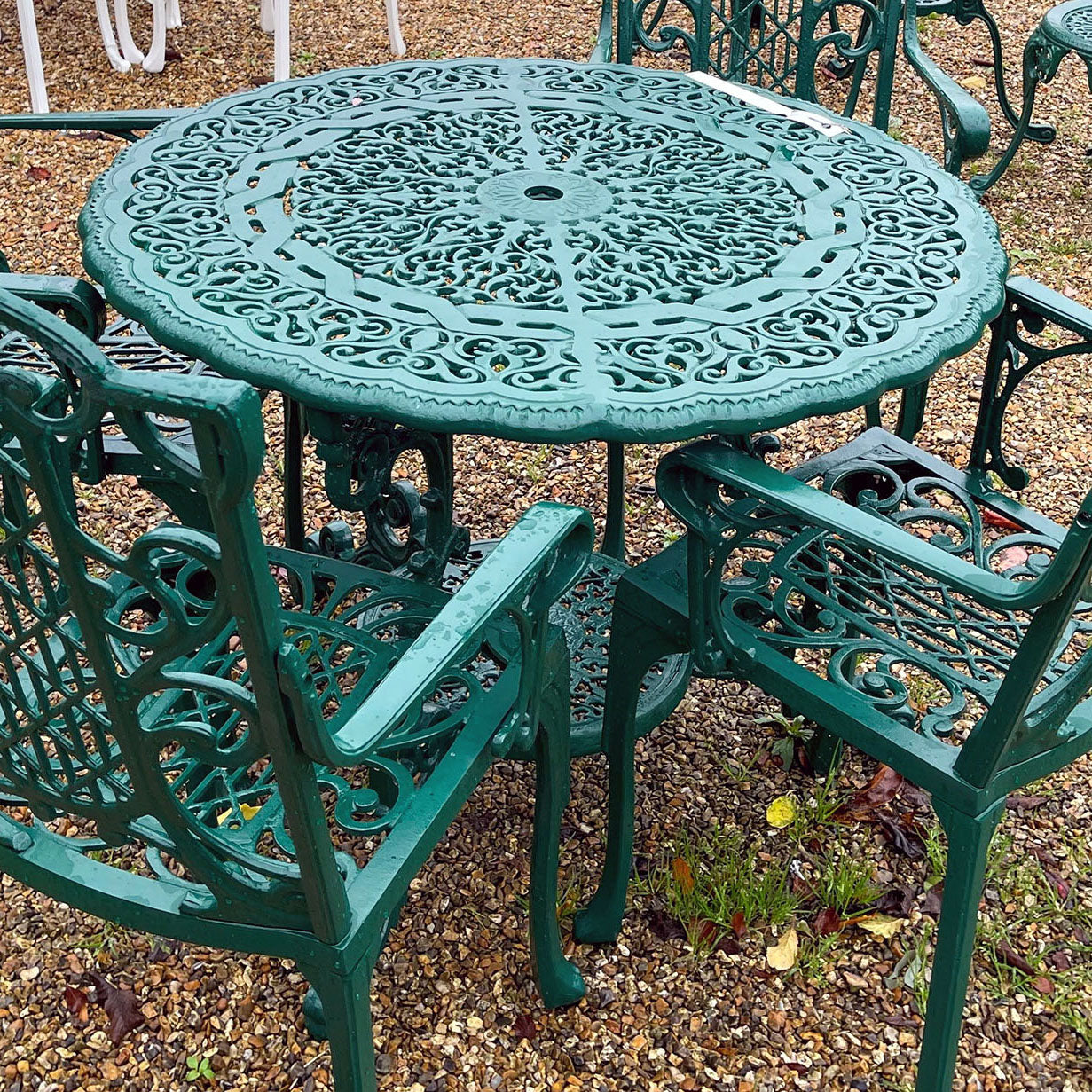 The Foalyard Jardine Leisure Aluminium Victorian Round 94cm Table Garden Green