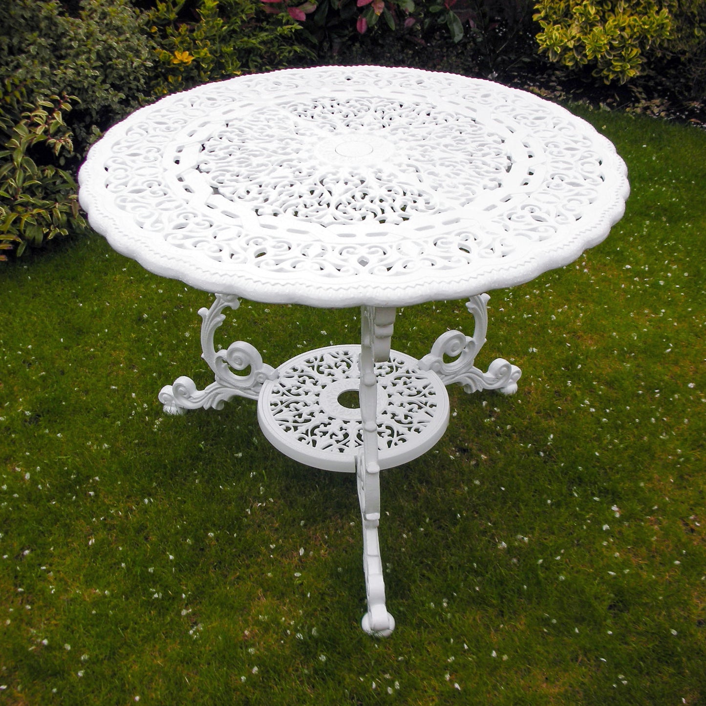 The Foalyard Jardine Leisure Aluminium Victorian Round 94cm Table White