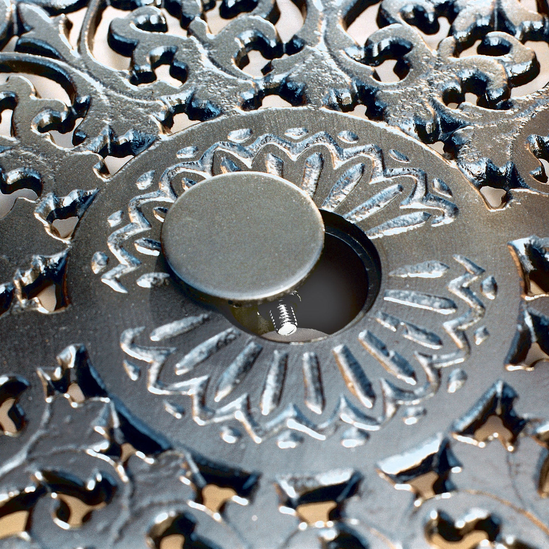 The Foalyard Jardine Leisure Aluminium Victorian Table detail