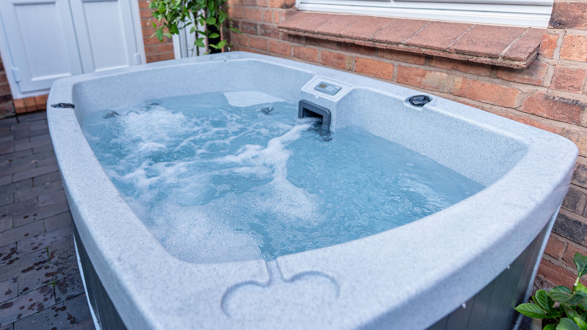 TheFoalyard RotoSpa DuoSpa S240 hot tub Light Grey with Grey panels - water bubbles