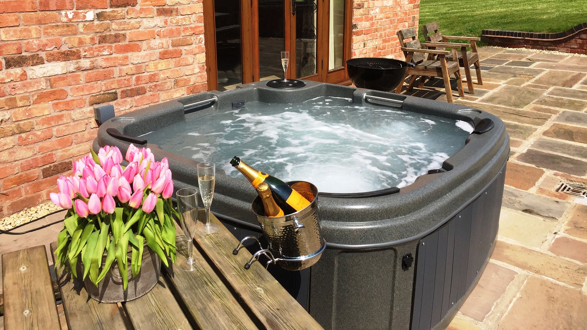 TheFoalyard RotoSpa DuraSpa S380 hot tub Granite Grey with Dark Grey panels 5 6 persons - EscapeSpa