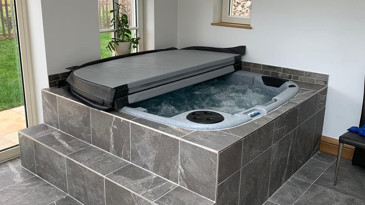 TheFoalyard RotoSpa DuraSpa S380 hot tub Light Grey 5 6 persons Birmingham builtin