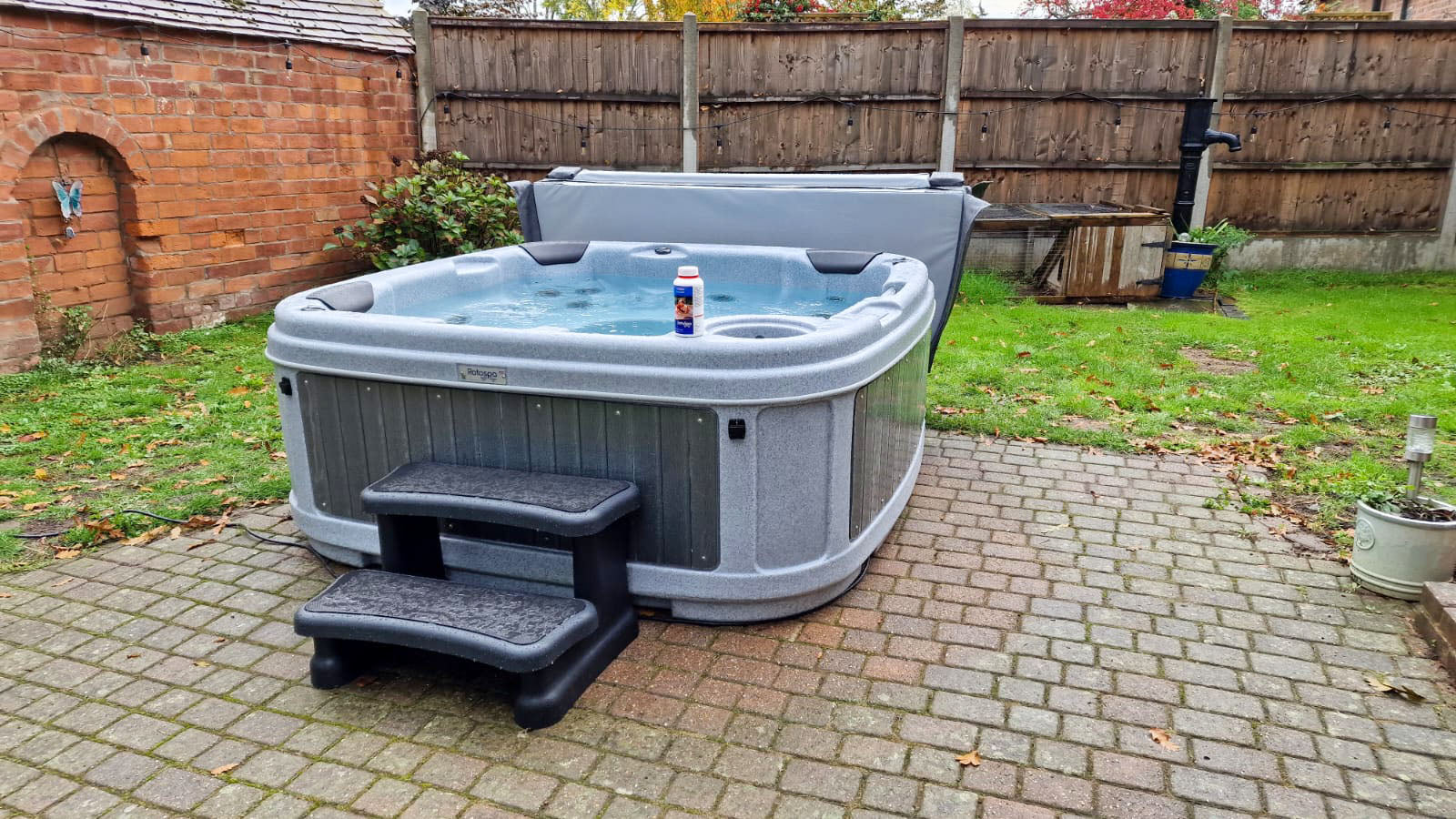 TheFoalyard RotoSpa DuraSpa S380 hot tub Light Grey with Dark Grey panels 5 6 persons - garden easy install with cover