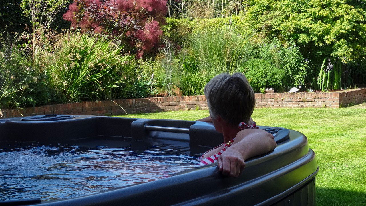 TheFoalyard RotoSpa DuraSpa S380 hot tub Light Grey with Dark Grey panels 5 6 persons - garden relaxation