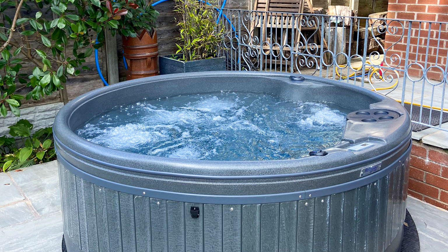 TheFoalyard RotoSpa QuatroSpa British made hot tub Granite Grey shell with Dark Grey panels 5 6 persons - home bubbling jacuzzi relax