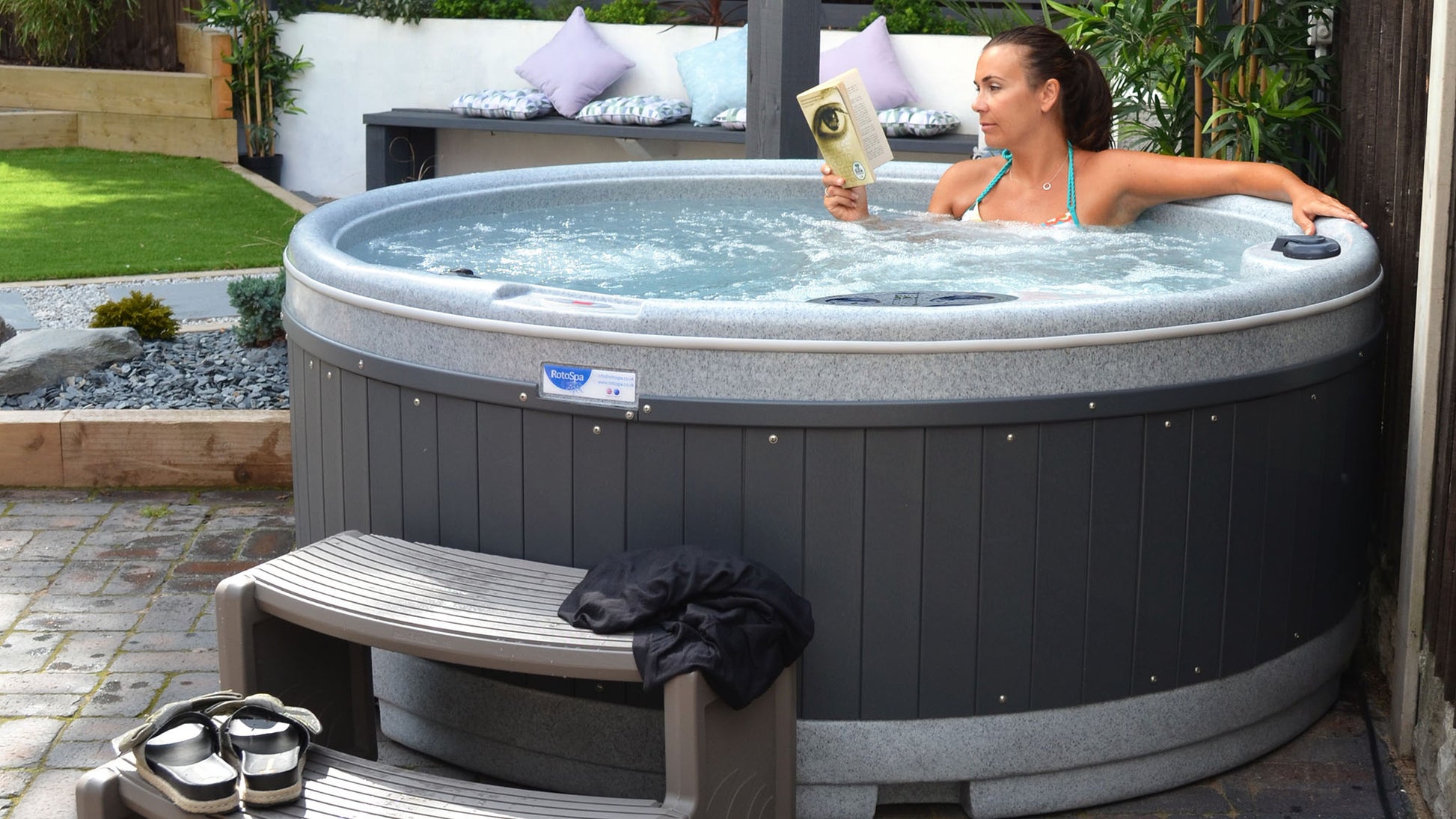 TheFoalyard RotoSpa QuatroSpa British made hot tub Light Grey shell with Dark Grey panels 5 6 persons - home jacuzzi relax