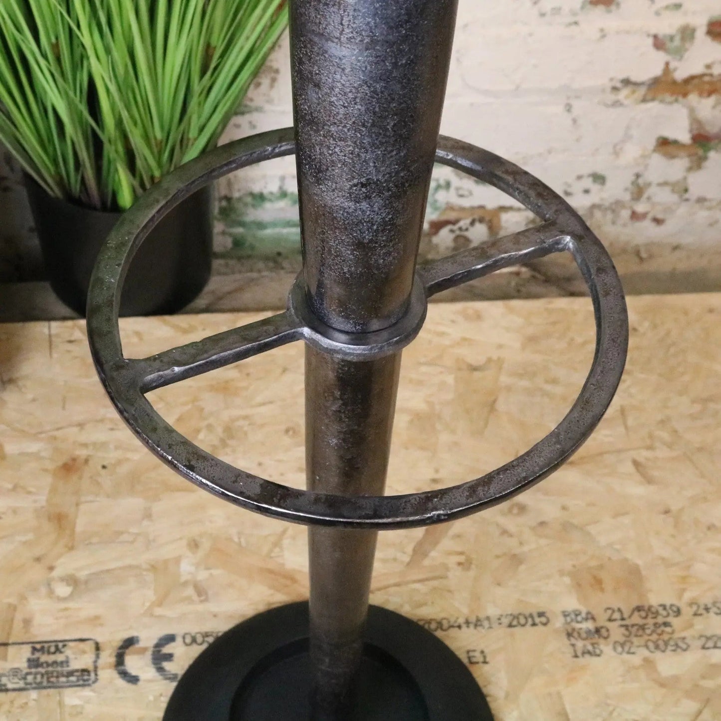 Ural Vintage Metal Coat Stand Gunmetal Colour