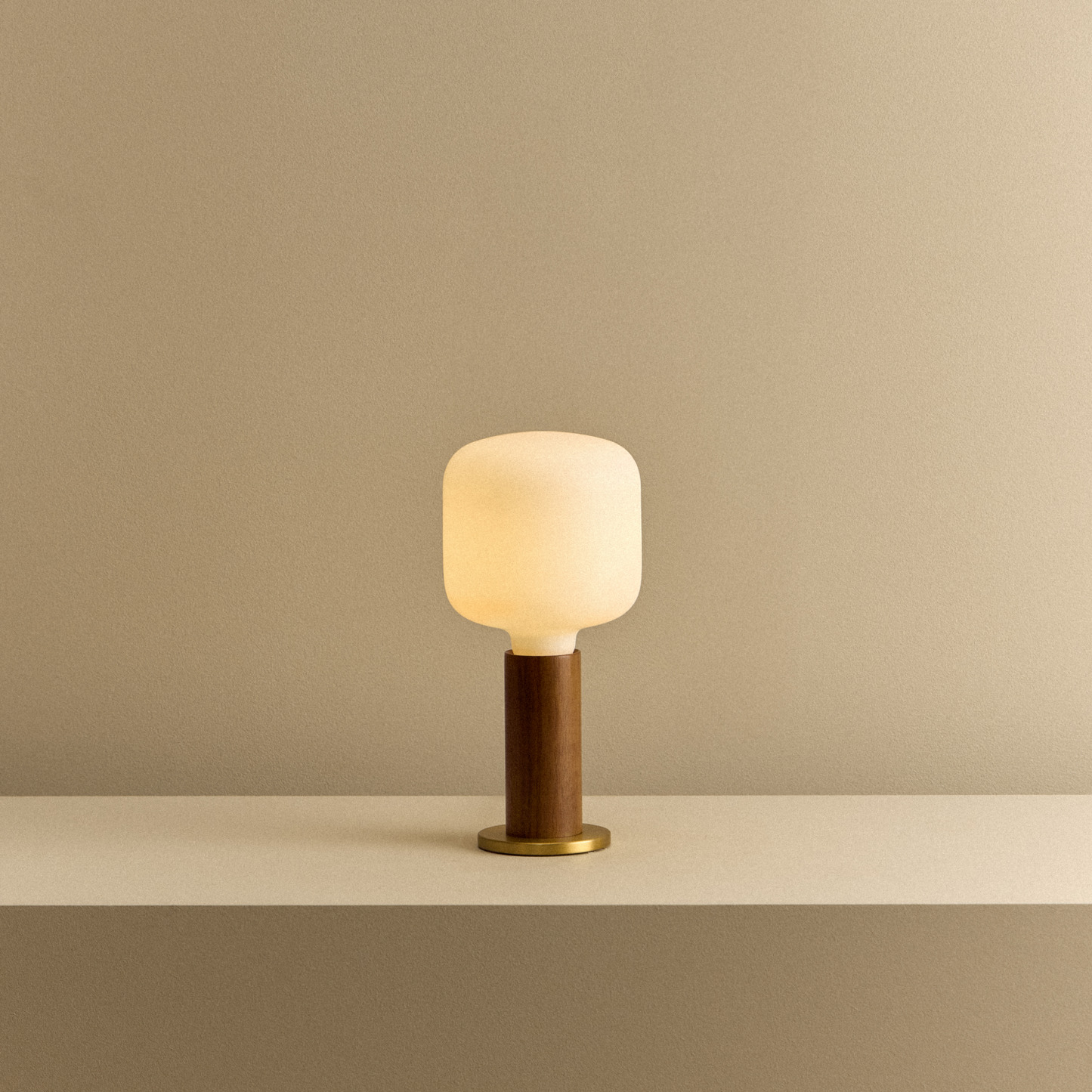 Knuckle Table Lamp in Walnut + Oblo