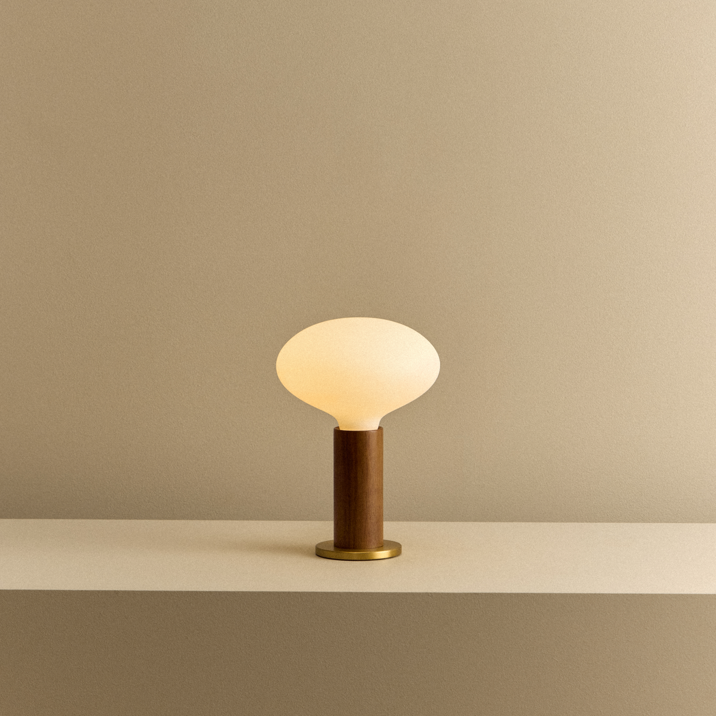 Knuckle Table Lamp in Walnut + Oval