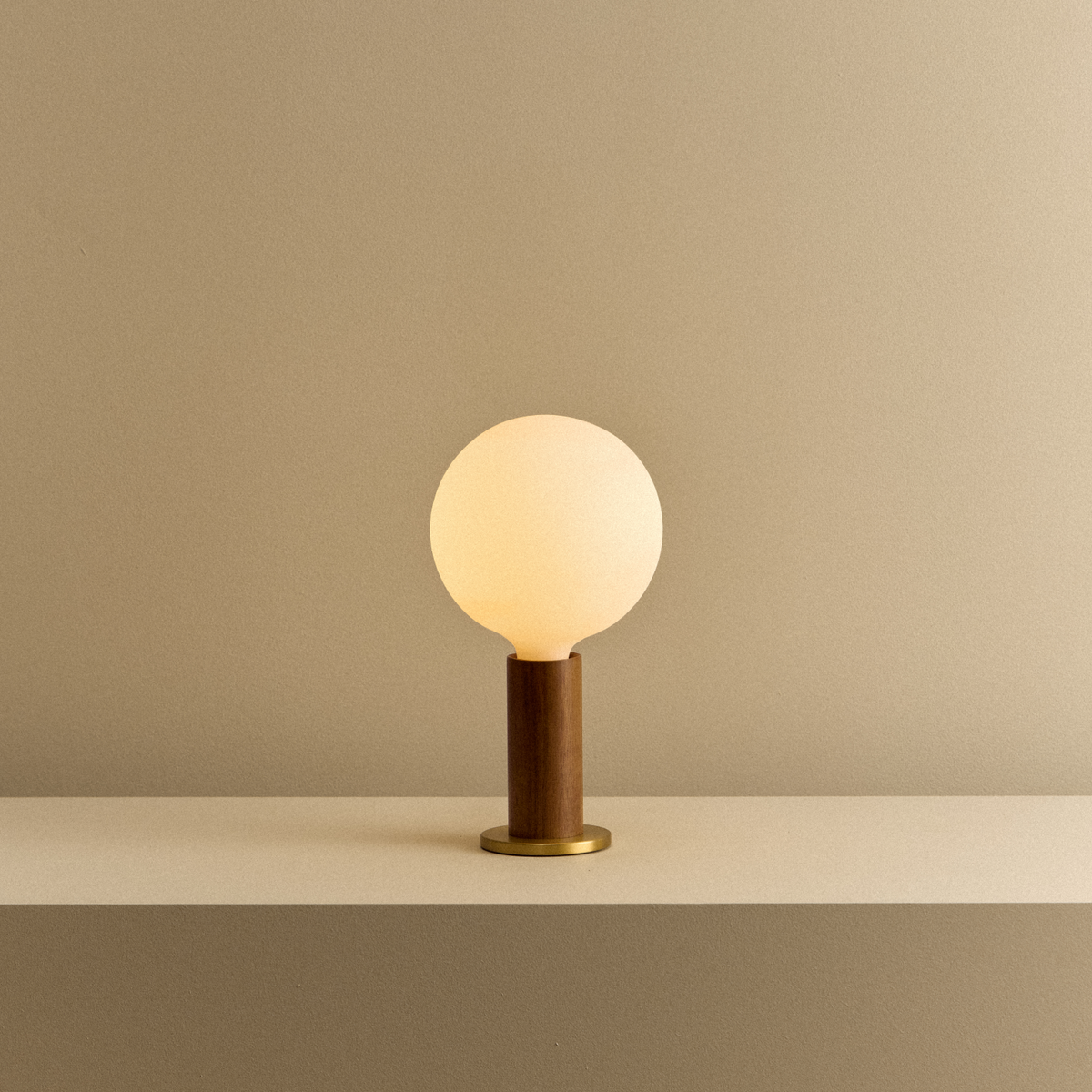 Knuckle Table Lamp in Walnut + Sphere IV