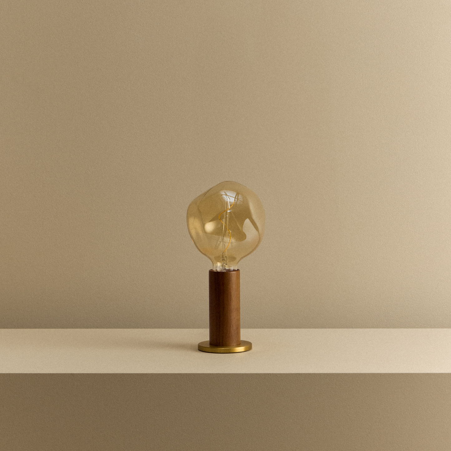 Knuckle Table Lamp in Walnut + Voronoi I