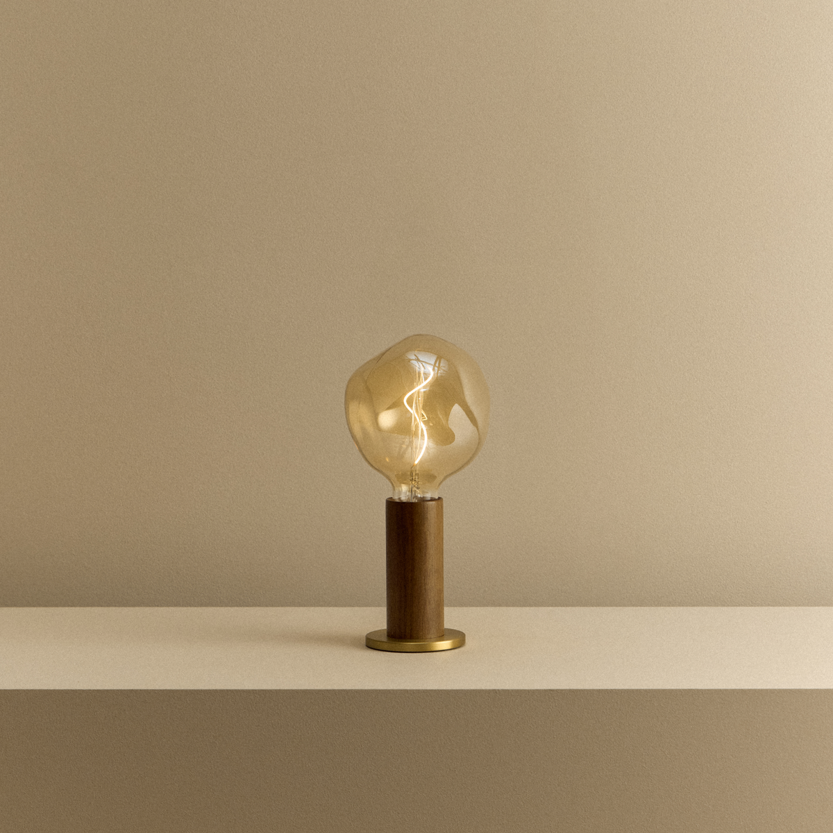 Knuckle Table Lamp in Walnut + Voronoi I