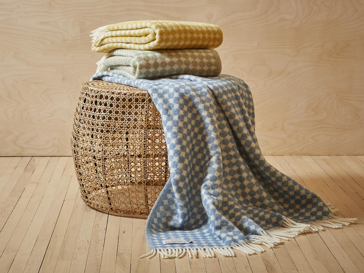 Jacquard Spot Pure New Wool Throw - Sage