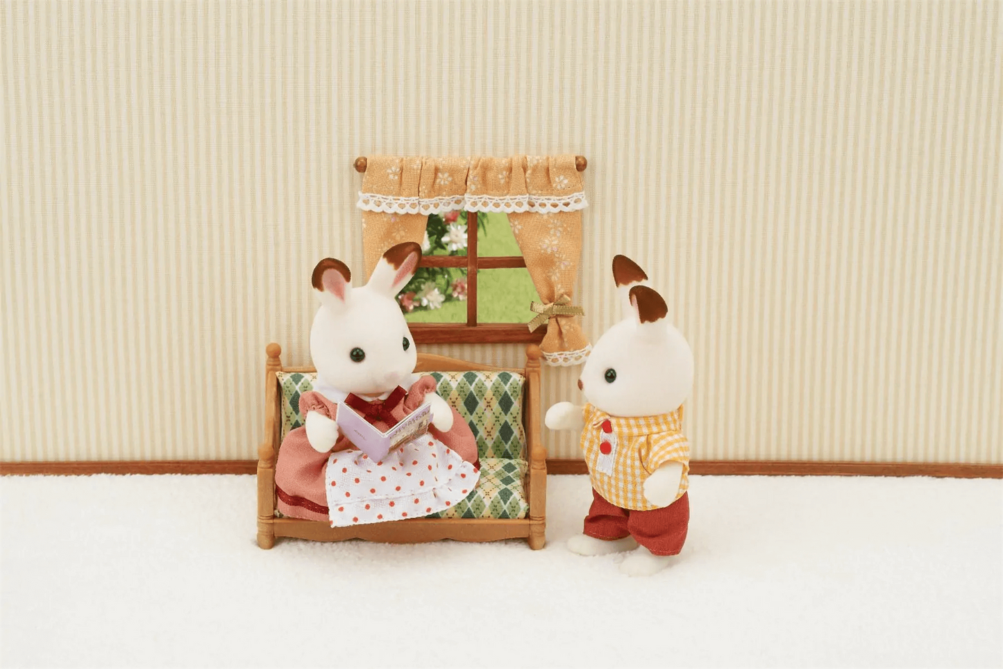 Sylvanian Families Comfy Living Room Set Furniture Playset for Ages 3+