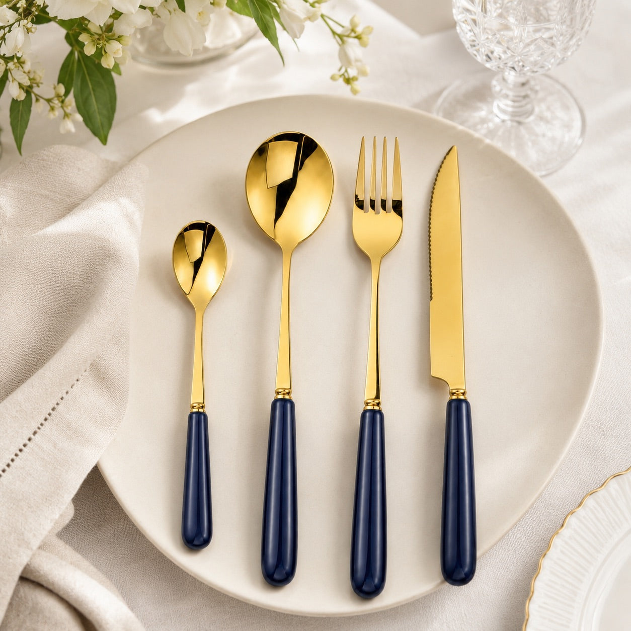 Aldermere 16-Piece Gold Cutlery Set – Midnight Navy