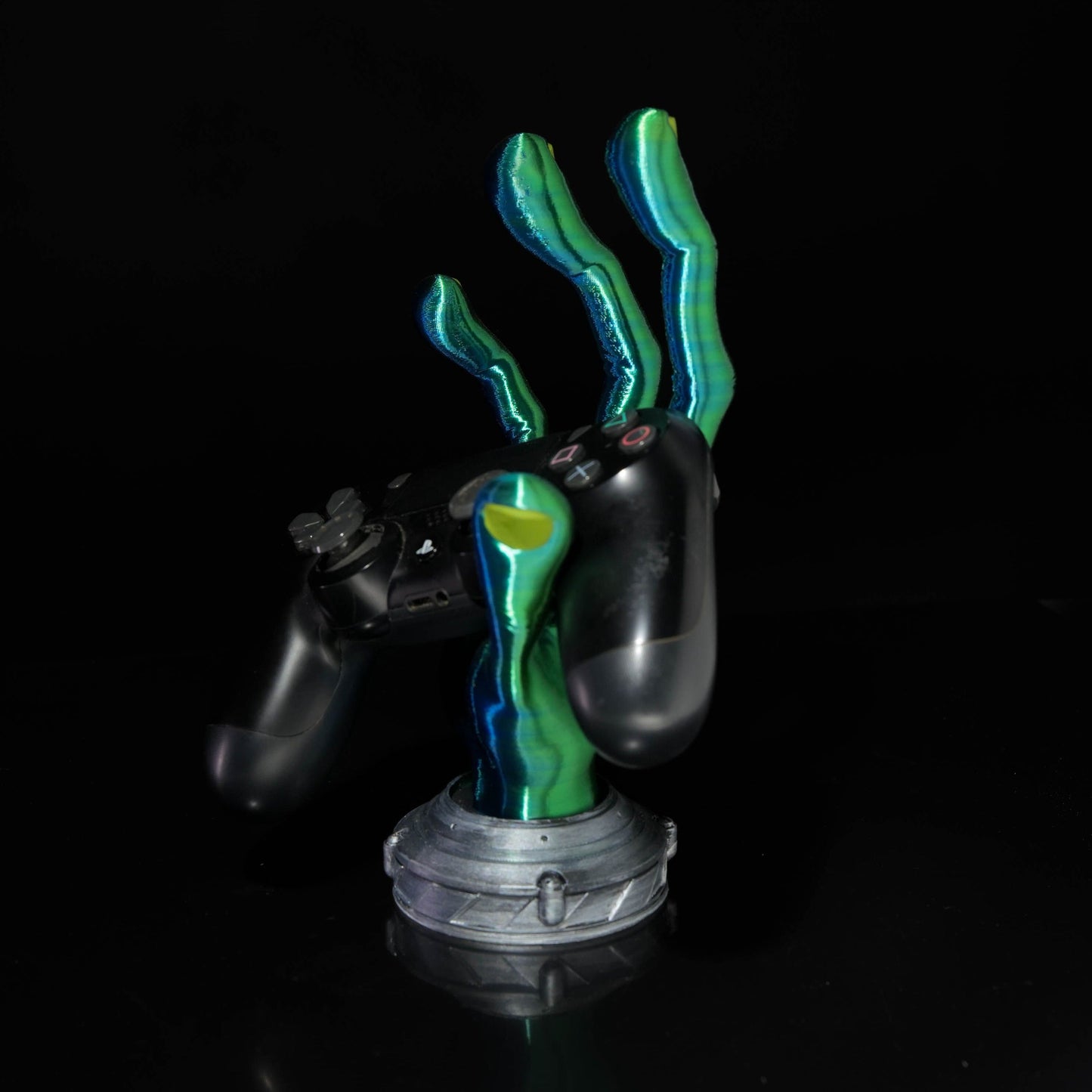 4-Finger Alien Hand Controller Holder | Unique Gaming Gadget | Sci-Fi Decor
