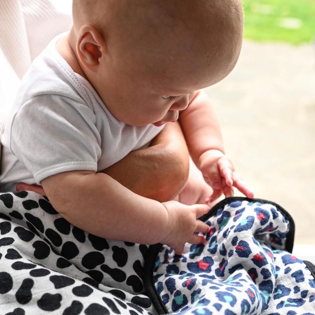 ANIMAL PRINT MUSLIN BLANKET - reversible - birth to 12 months