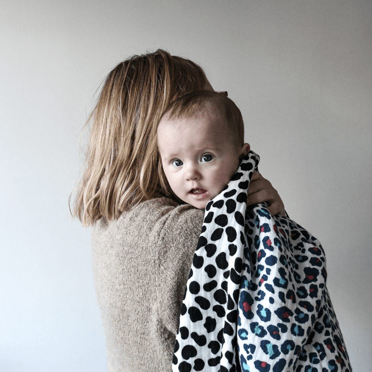 ANIMAL PRINT MUSLIN BLANKET - reversible - birth to 12 months