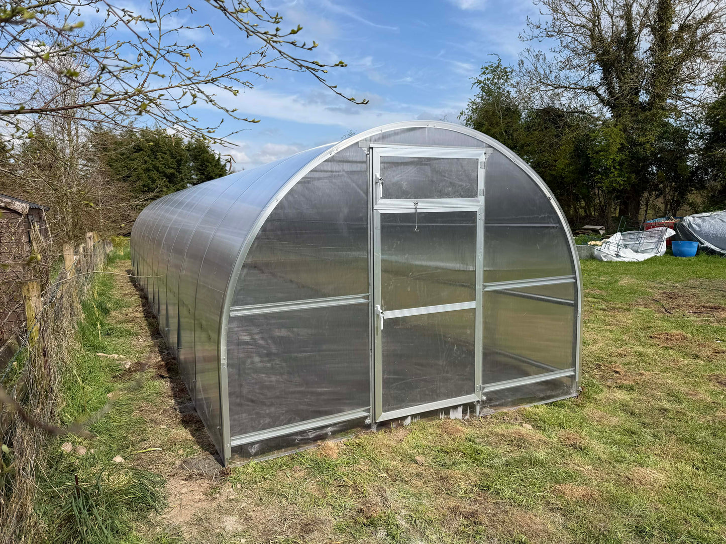 DOME 30M² (3M X 10M; 9.8FT X 33FT)