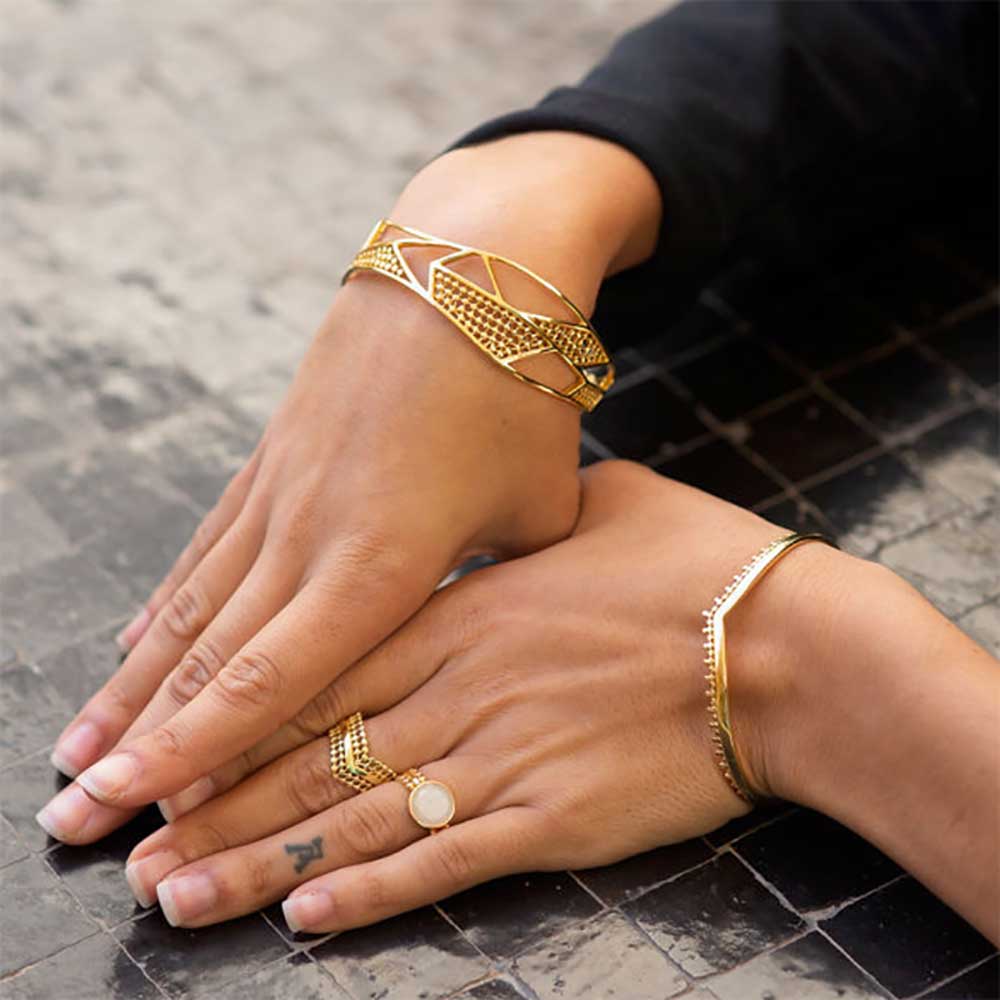 Etrusca Geometric Gold Sculptural Bangle