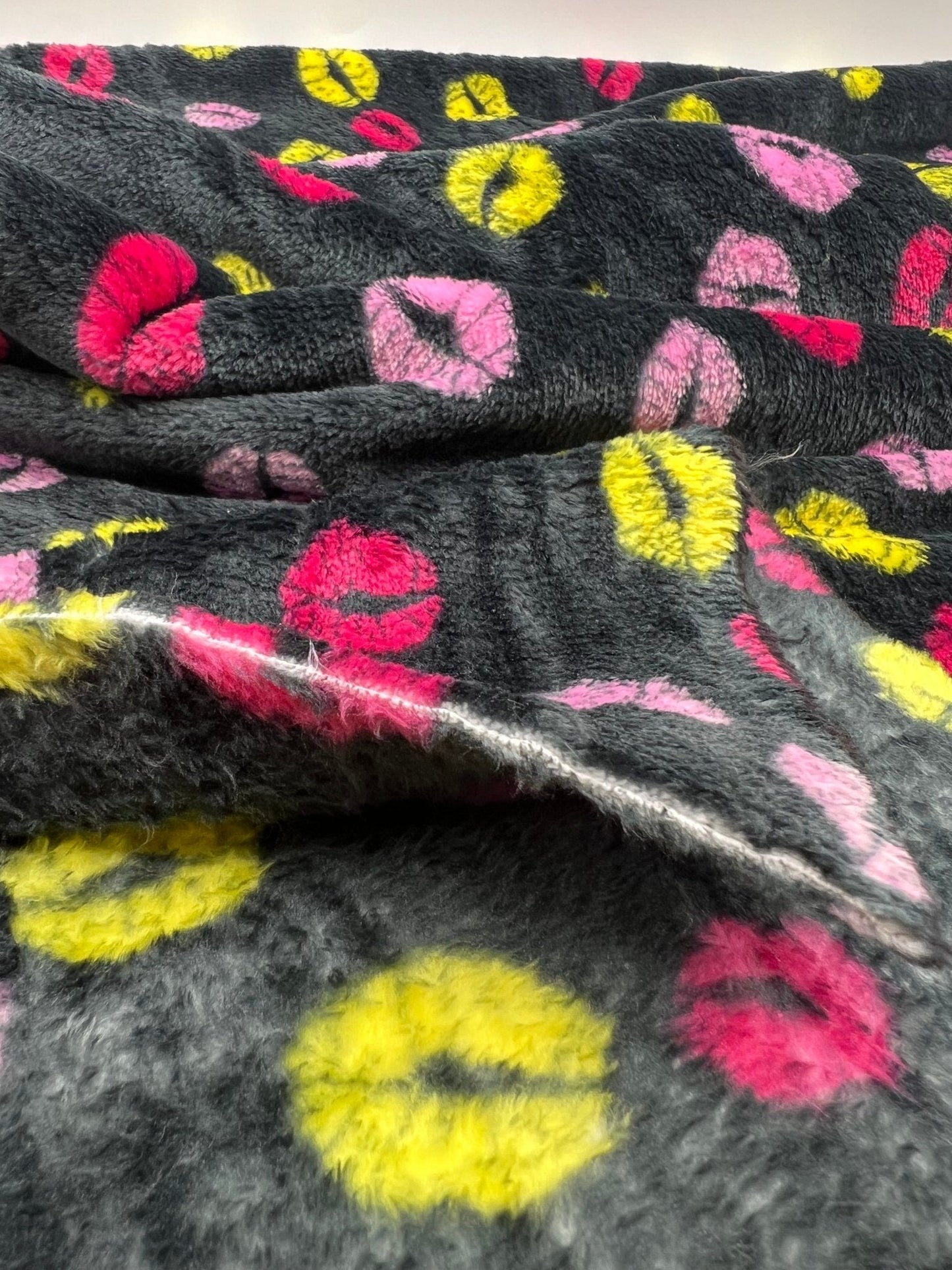 Bubs Lips Cuddle Fleece Fabric Blanket Loungewear