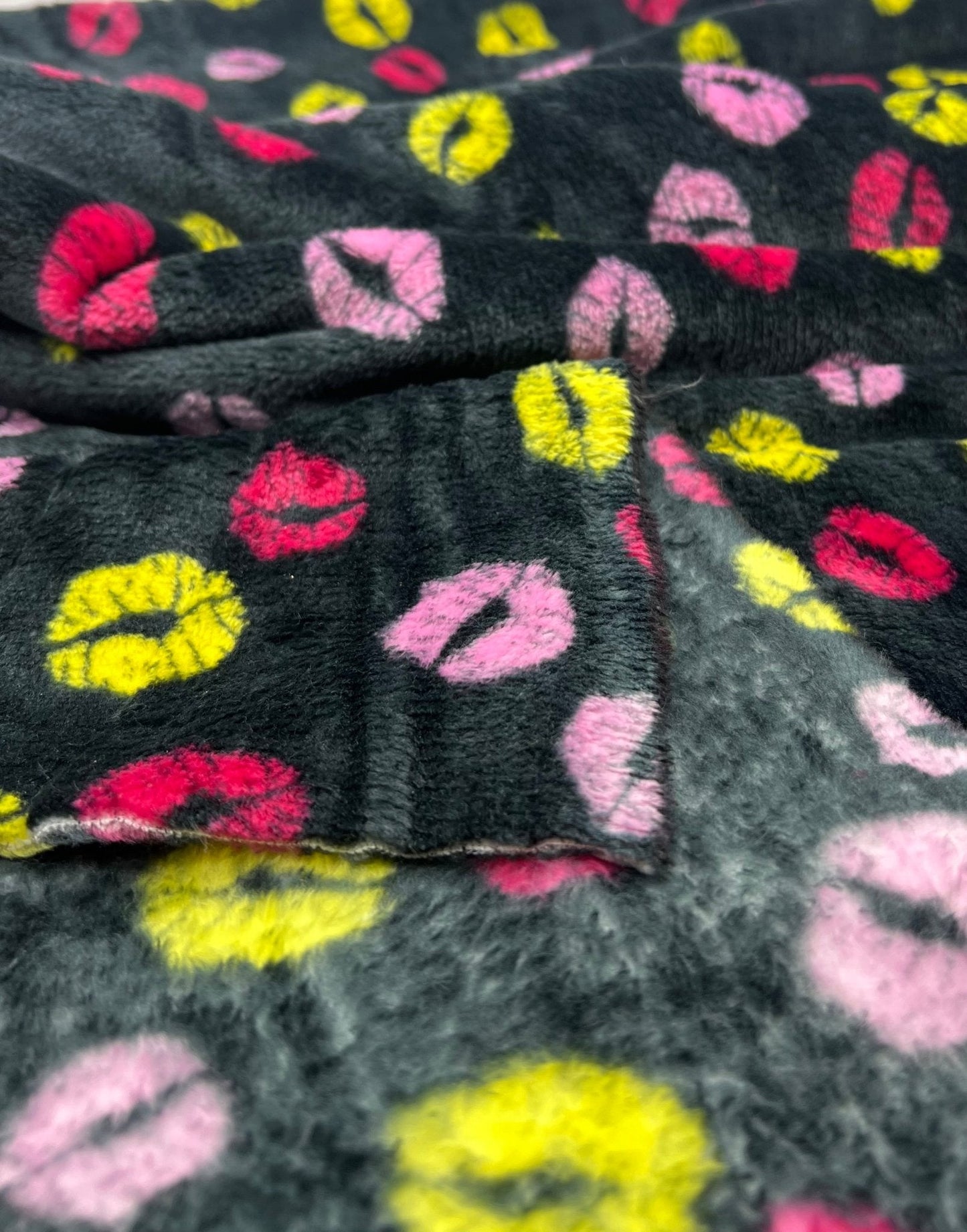 Bubs Lips Cuddle Fleece Fabric Blanket Loungewear