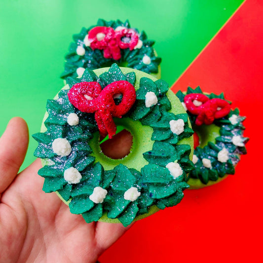 Christmas Wreath Topped Bath Bomb