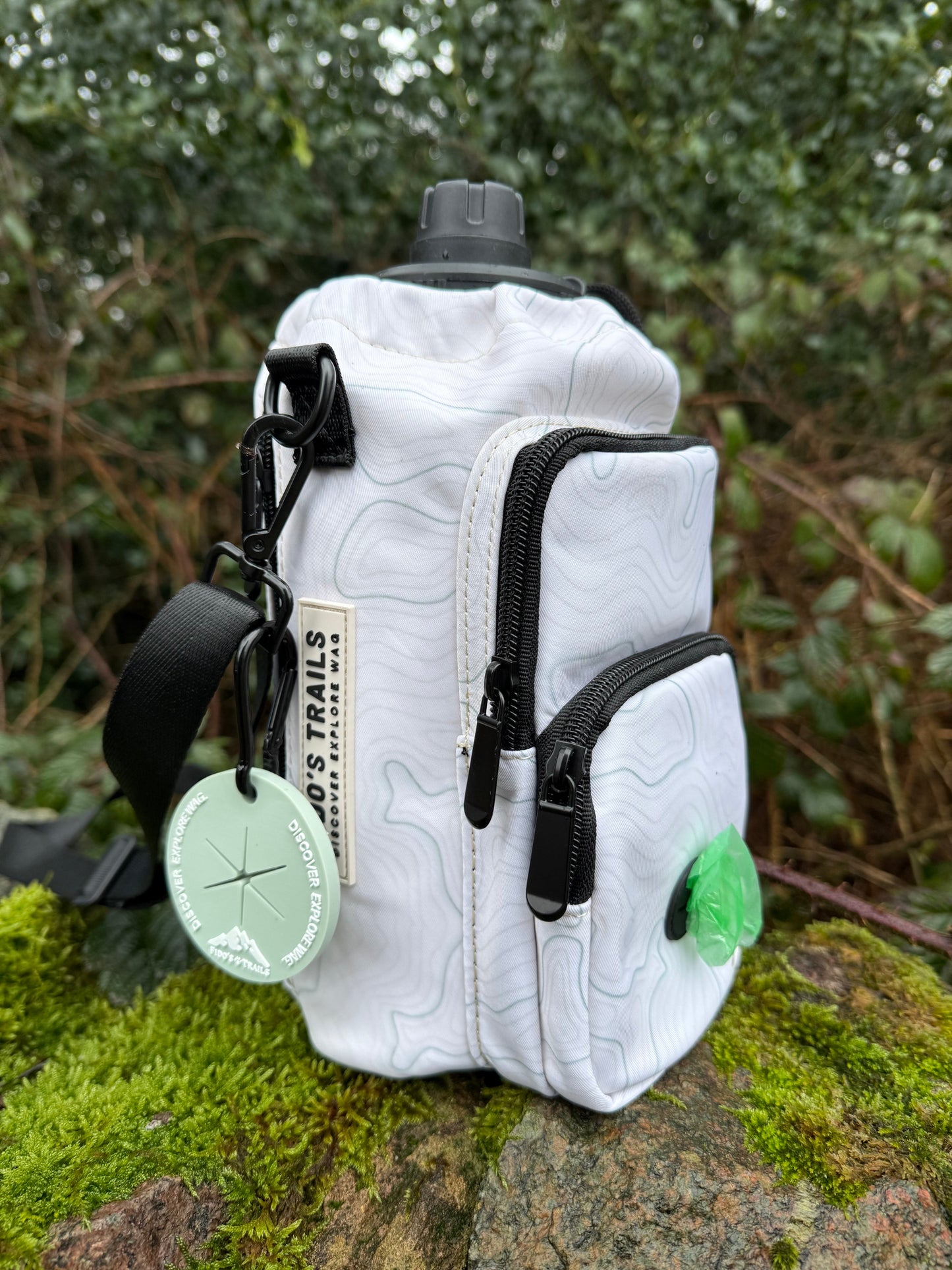 Contour Trail Bottle Bag – Crossbody Dog Water Bottle Bag