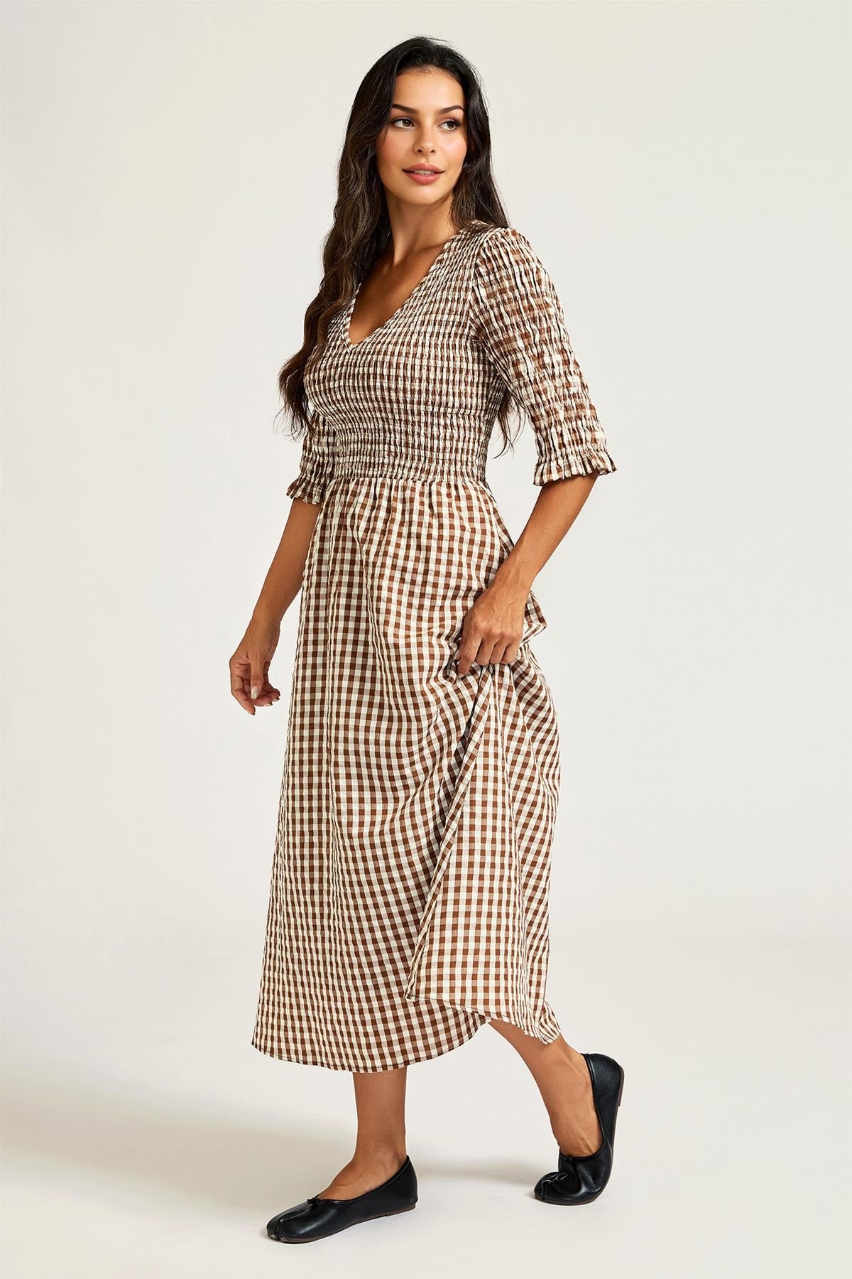 Check Print V Neck Half Sleeve Midi Dress In Brown