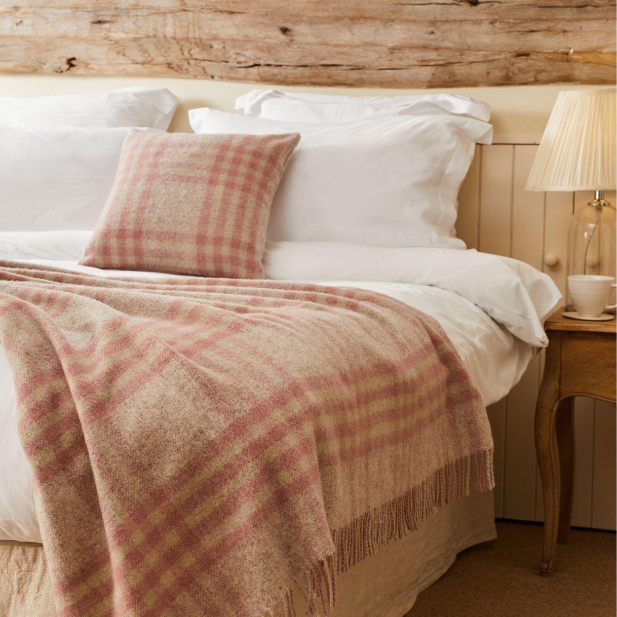 Hex XL Pure New Wool Throw - Dusky Pink