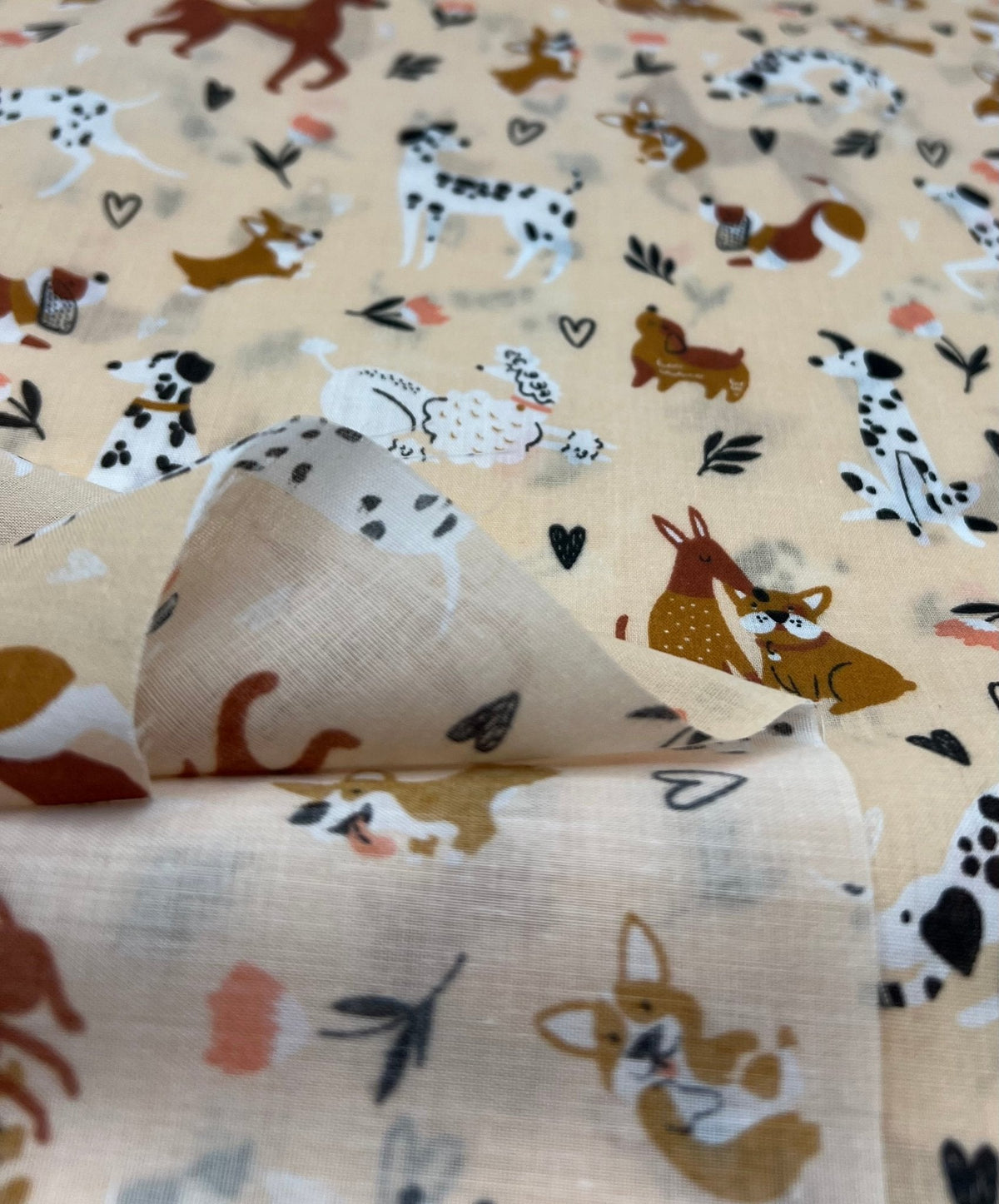 Dogs Daisies Printed Polycotton 90 GSM 80/20 44 Inch Non Stretch