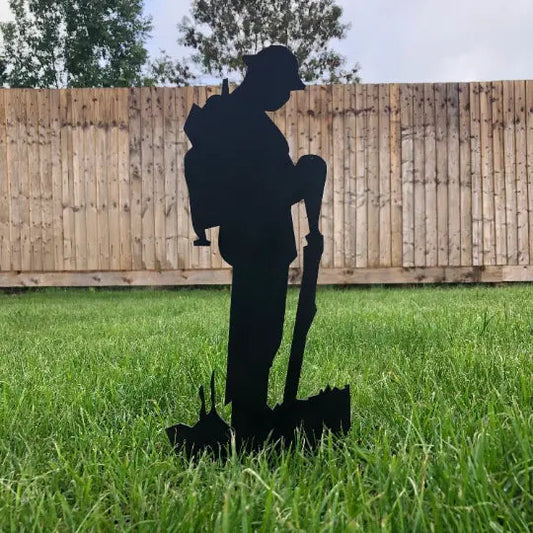 Small Metal Soldier Garden Decoration - Black