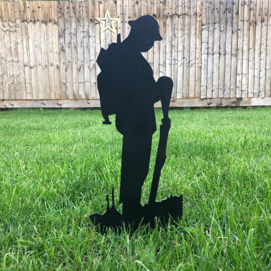 Small Metal Soldier Garden Decoration - Black