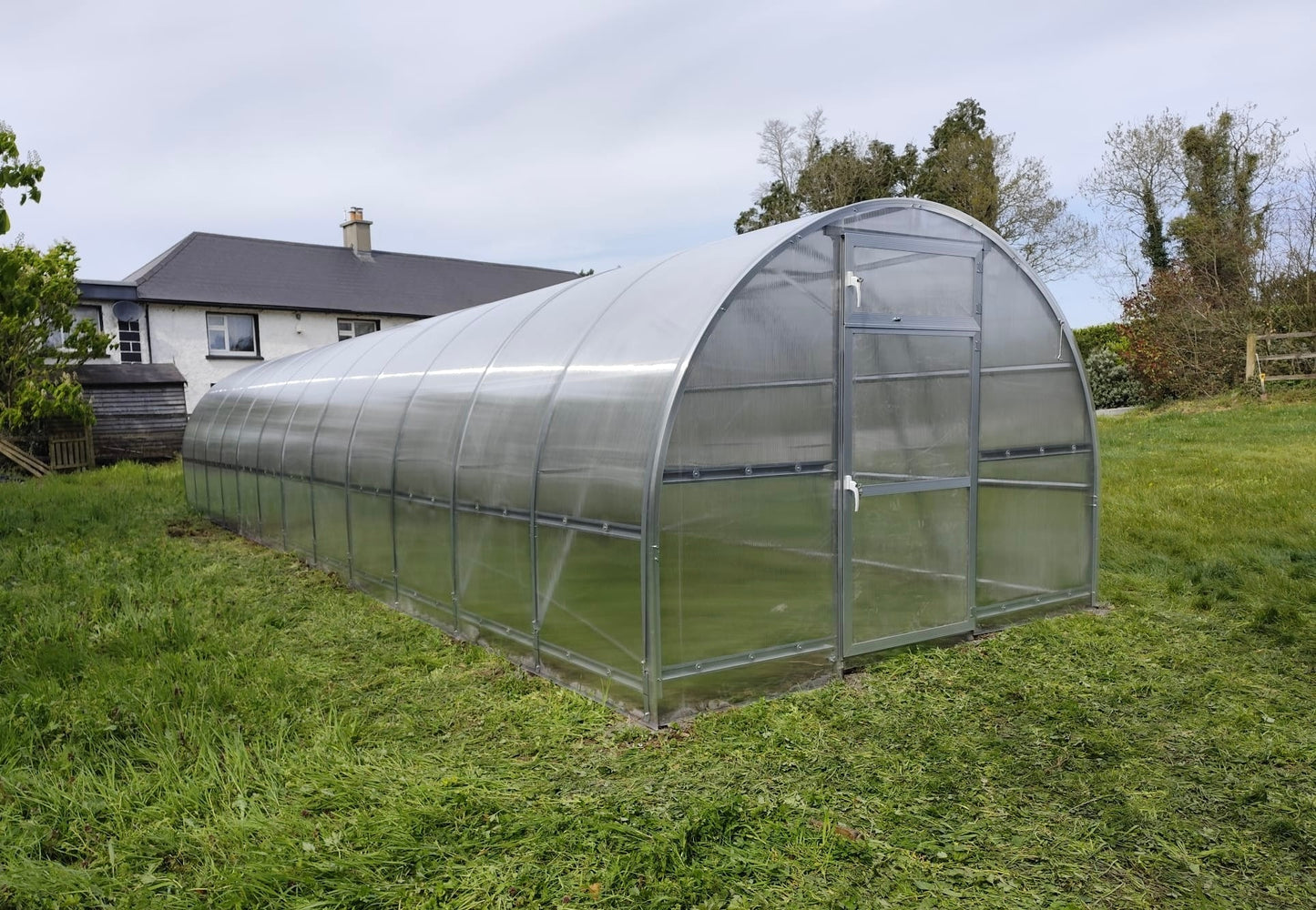 DOME 30M² (3M X 10M; 9.8FT X 33FT)